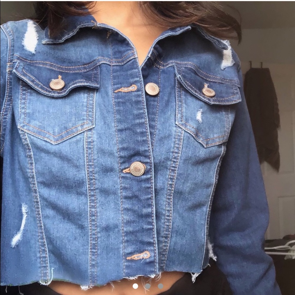 DISTRESSED CROPPED DENIM JACKET